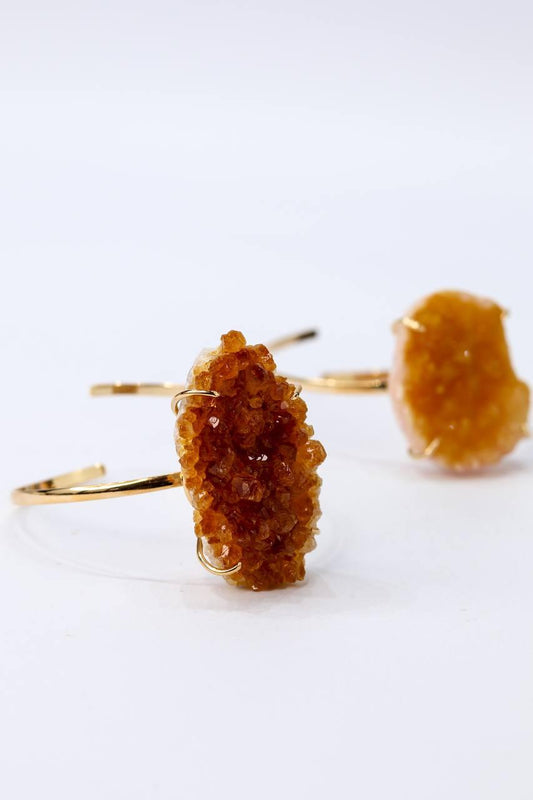 Bracelete Drusa Citrino Bruto com Garra Banho Ouro