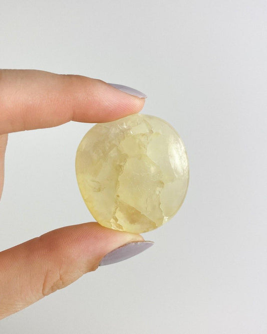 Forma Sabonete Fluorita amarela  entre 3,5 a 4,0 cm aprox.
