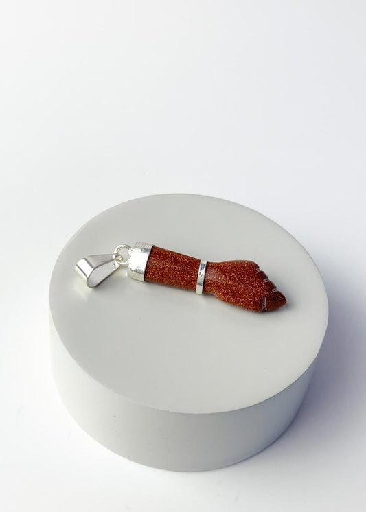 Pingente Figa Goldstone Marrom Banho Prata