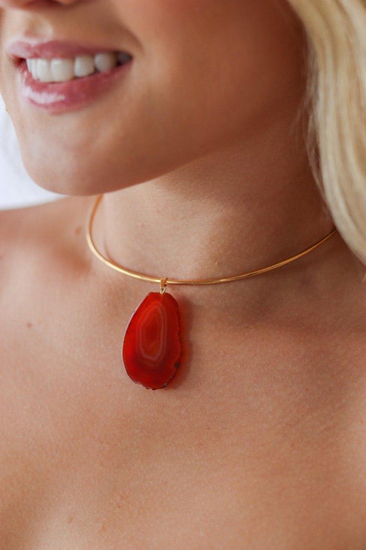 Choker Chapa de Ágata Vermelha Banhado Ouro