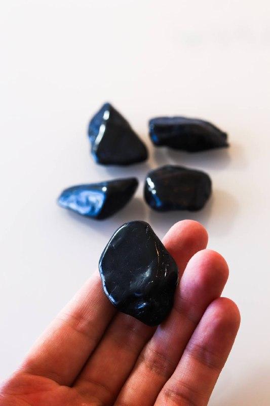 Pedra Turmalina negra rolada 20 a 29 gramas