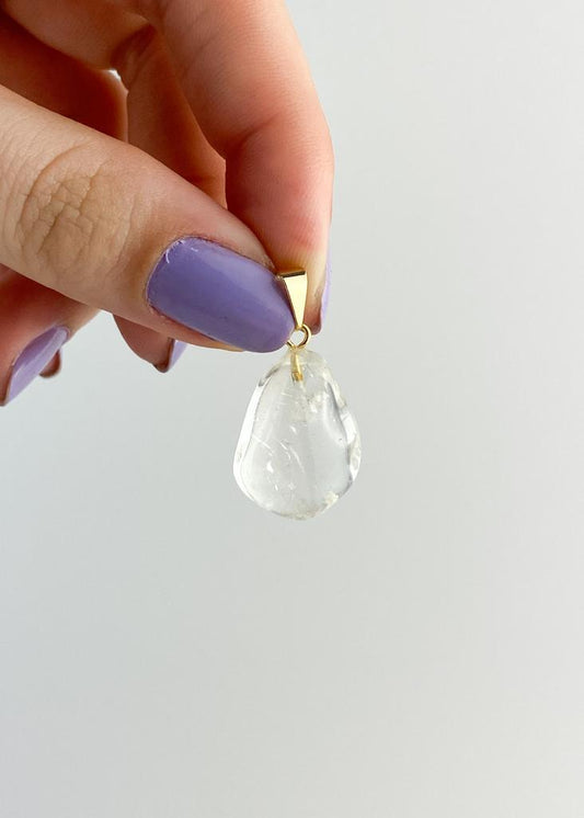 Pingente Cristal de Quartzo rolado com pino banho ouro