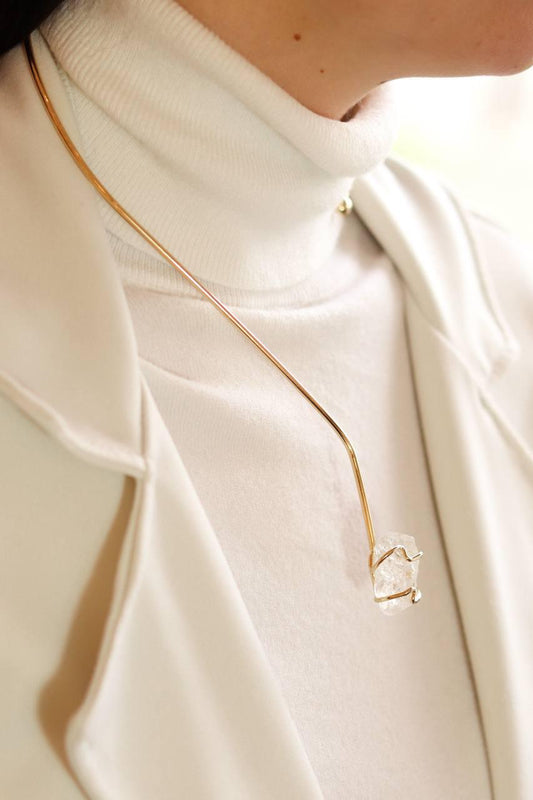 Choker Pedra Natural Quartzo Cristal Abraço Banho Ouro