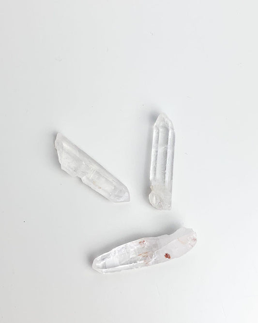 Pedra Pontinha de Cristal de Quartzo bruta 7 a 10 gramas