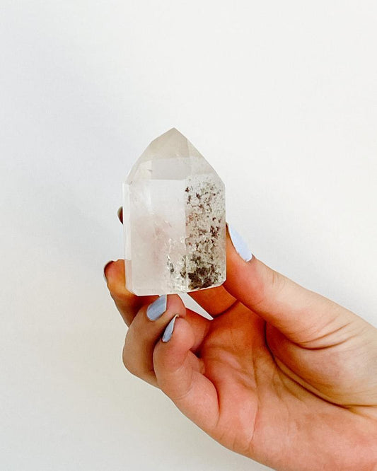 Ponta Polida Cristal Quartzo com Clorita 103 gramas