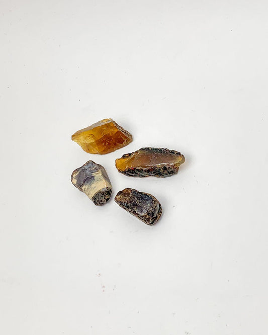 Pedra Âmbar negro bruto 2,0 a 2,9 gramas
