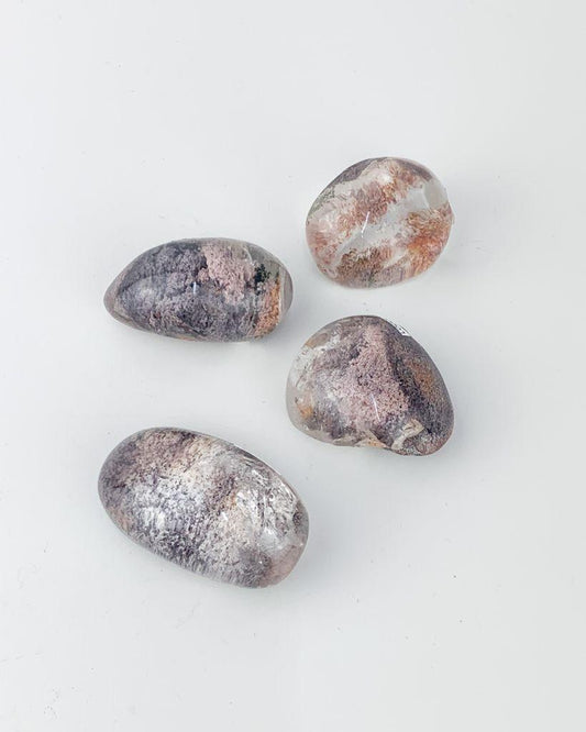 Pedra Cristal de Quartzo com Inclusão Lodolita Polido 30 a a 38 gramas aprox.