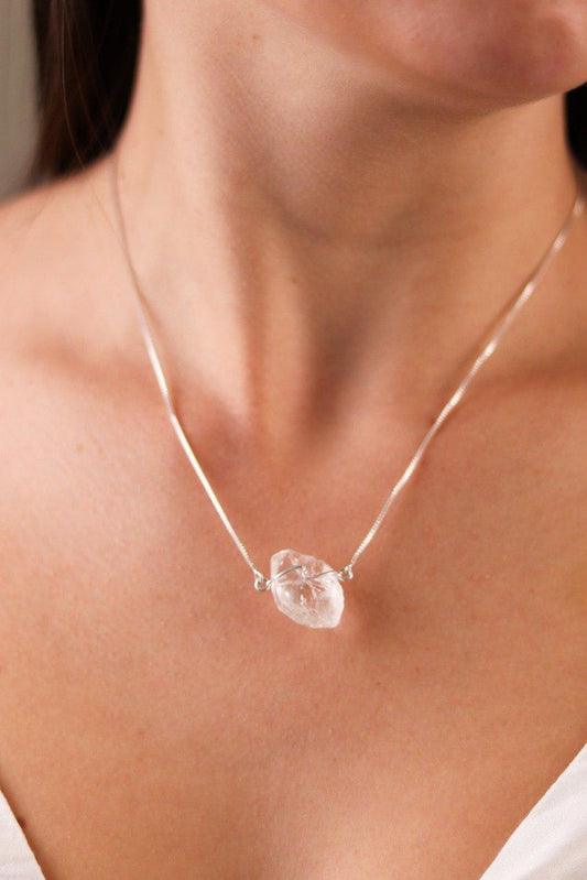 Colar Curto Cristal Abraço Banho Prata