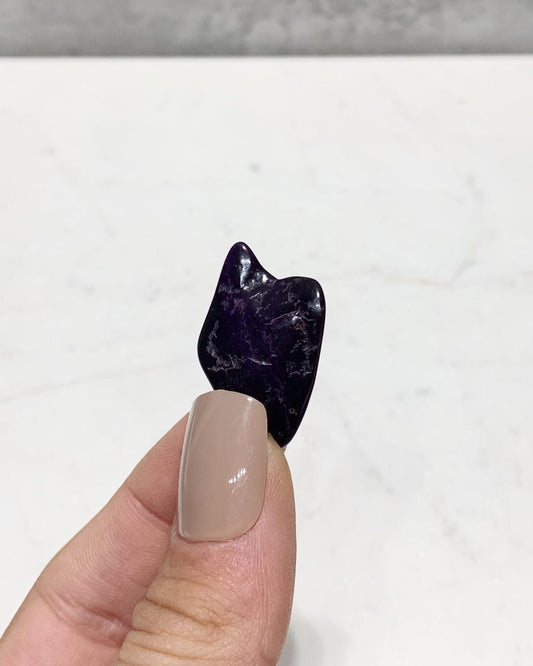 Pedra Sugilita rolada 6 gramas aprox.