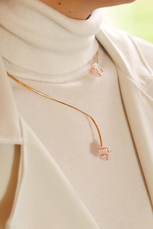 Choker Quartzo Rosa Abraço Banho Ouro