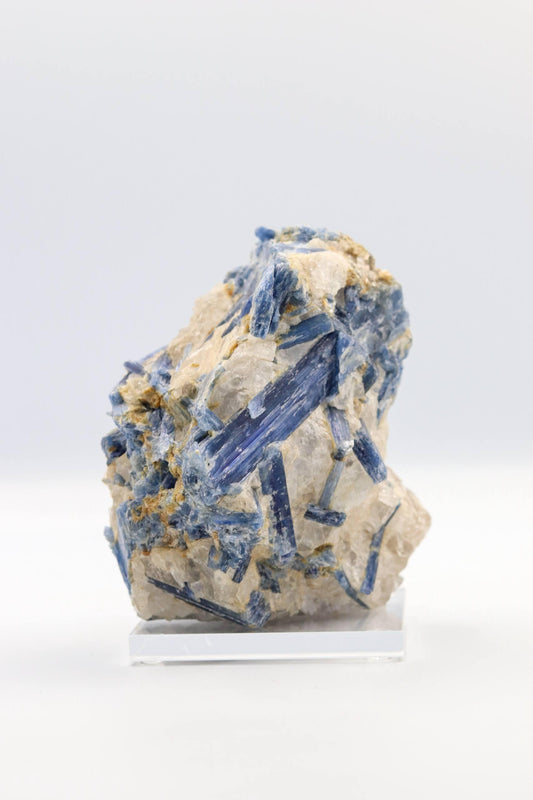 Pedra Cianita Azul Bruta na Base Acrílica 1,189 Kg aprox.