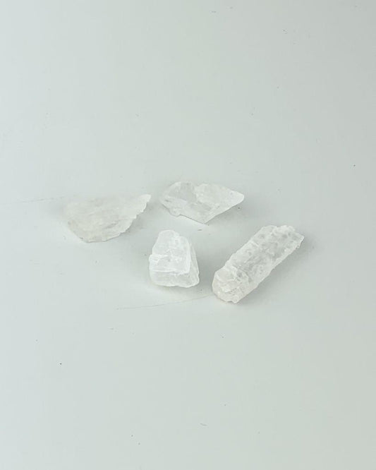 Pedra Petalita branca bruta 3 a 4 gramas (aproximadamente)