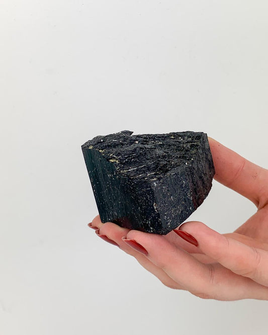 Pedra Turmalina Negra Forma Trigonal Bruta 330 a 420 gramas
