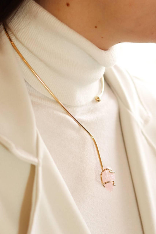 Choker Pedra Natural Quartzo Rosa Abraço Banho Ouro