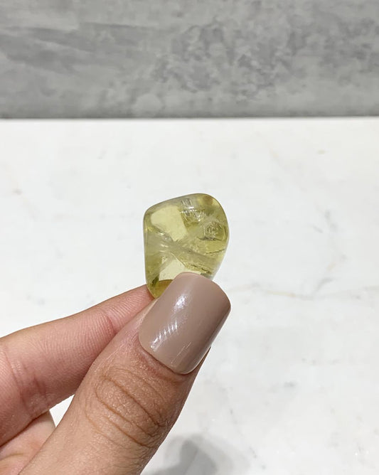 Pedra Quartzo Ouro verde rolado 9 a 12 gramas
