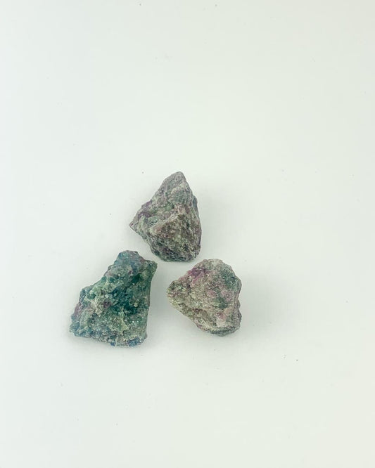 Pedra Rubi Zoisita bruto 25 a 35 gramas