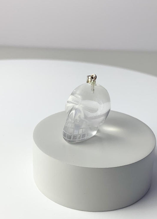 Pingente Cristal de Quartzo Crânio Banho Prata