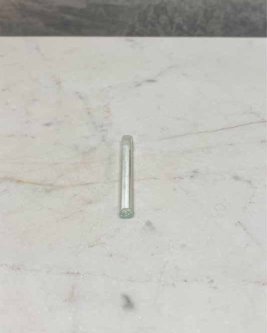 Pedra Água Marinha bruta forma lapis natural 2,5 gramas aprox.