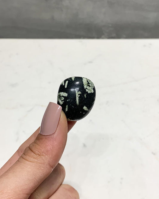 Pedra Letra Chinesa Porfirita Rolada 15 a 19 gramas