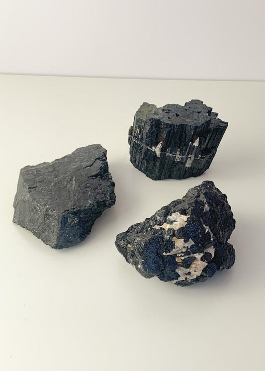Pedra Turmalina Preta Bruta 512 a 679 gramas aprox.
