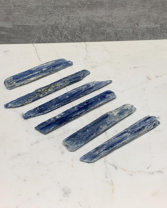 Pedra Bastão Cianita azul bruto 15 a 19 gramas