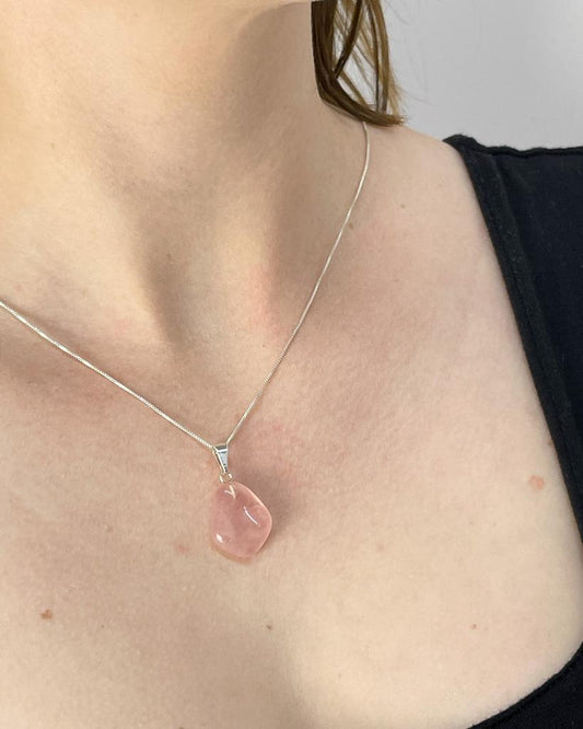 Pingente Quartzo Rosa Rolado Banho Prata