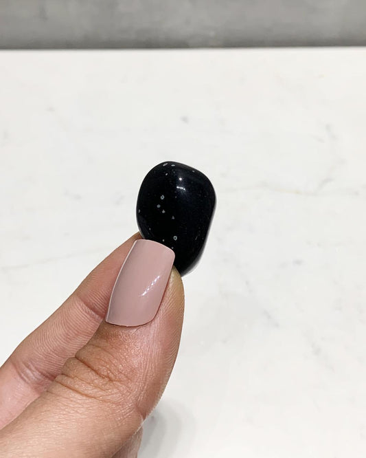 Pedra Obsidiana Flocos de Neve rolado 6 a 10 Gramas Aprox.