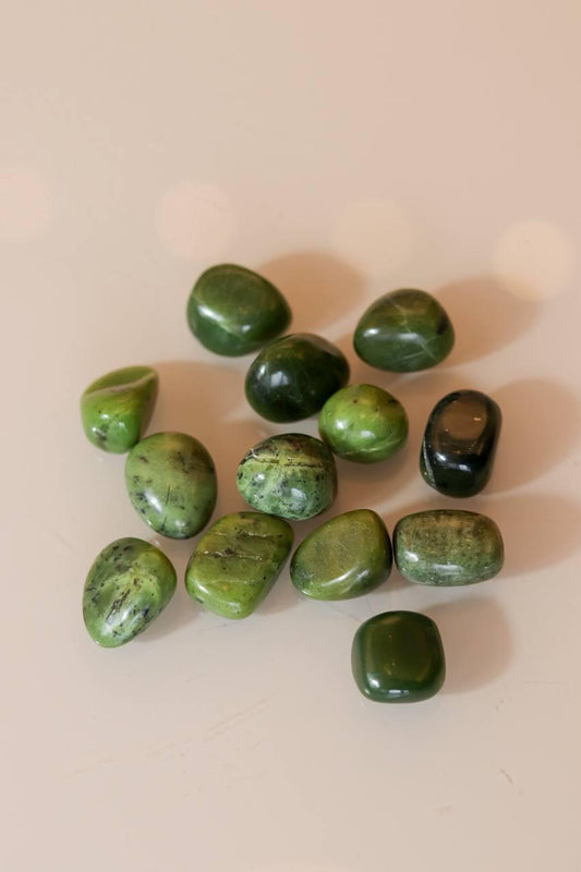 Pedra Jade Canadense Verde Rolado 6 a 8 gramas