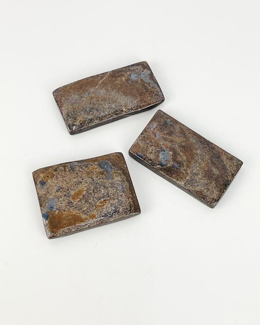 Pedra Bronzita Forma Retangular 54 a 63 gramas aprox