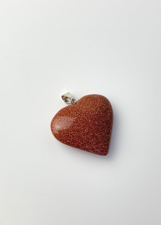 Pingente Goldstone Marrom Coração com Pino Banho Prata