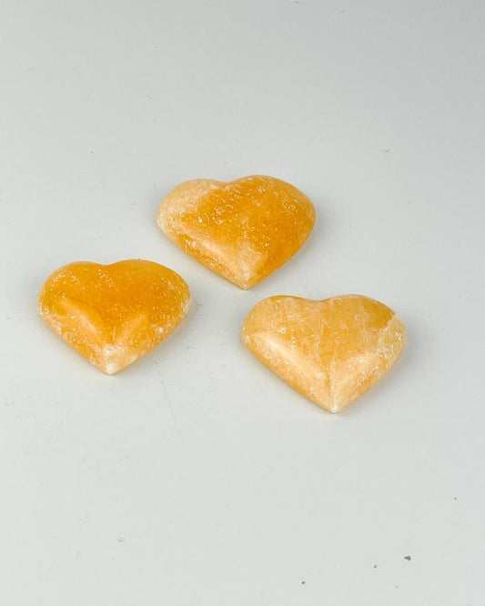 Coração Calcita amarela 4,0 a 4,4 cm aprox.