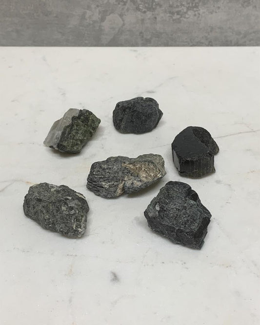 Pedra Turmalina verde (Verdelita) bruta 12 a 15 gramas
