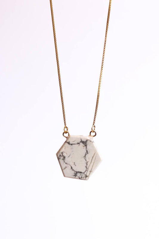 Colar Difusor Howlita Branca Banho Ouro