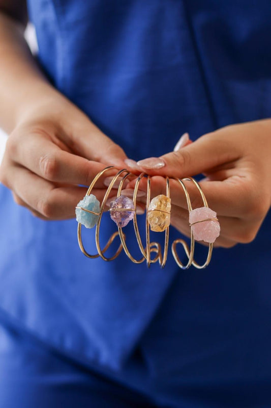 Bracelete Quartzo Rosa Laços Banho Ouro