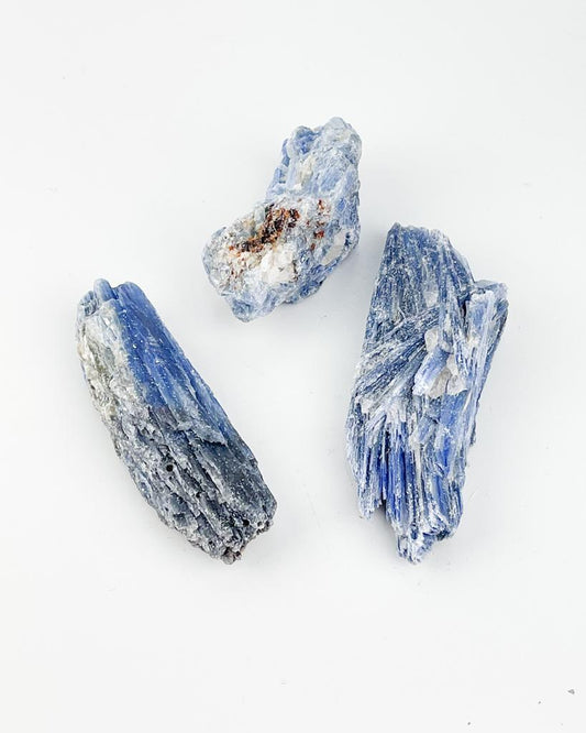 Pedra Cianita Azul bruta 50 a 109 gramas aprox.