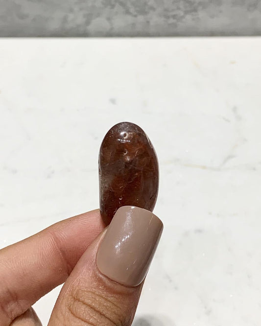 Pedra Quartzo Rutilado Titânio vermelho rolado 7 a 10 gramas