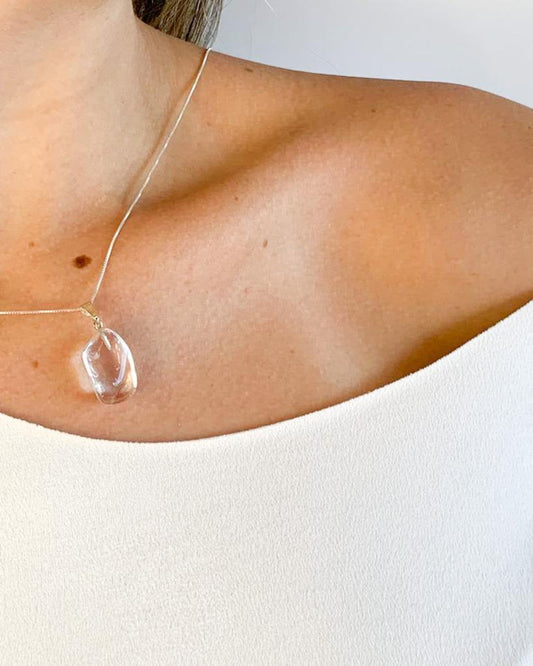 Pingente Cristal de Quartzo rolado com pino Banhado Prata