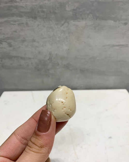 Pedra Coral Branco Rolado 20 a 25 gramas