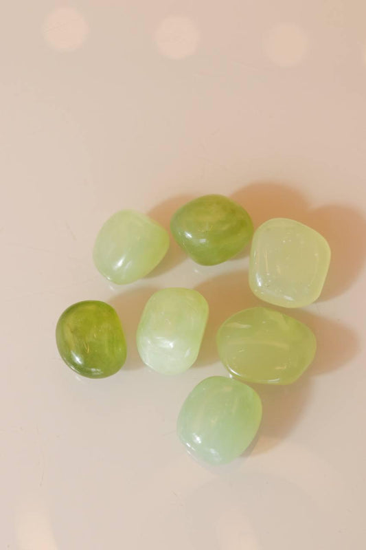Pedra Jade Verde Claro New Jade Bowenita Rolada 18 a 24 gramas