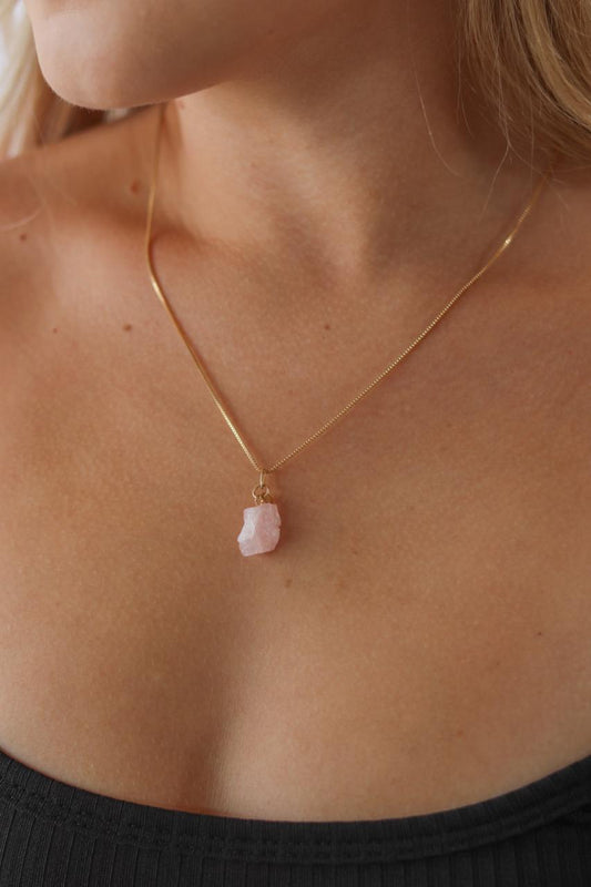 Colar Pedra Natural Quartzo Rosa Conexão Singular banhada Ouro 18K