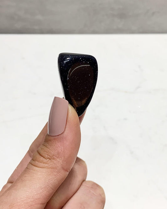 Pedra Goldstone Azul rolada(produzida)11 a 14 gramas