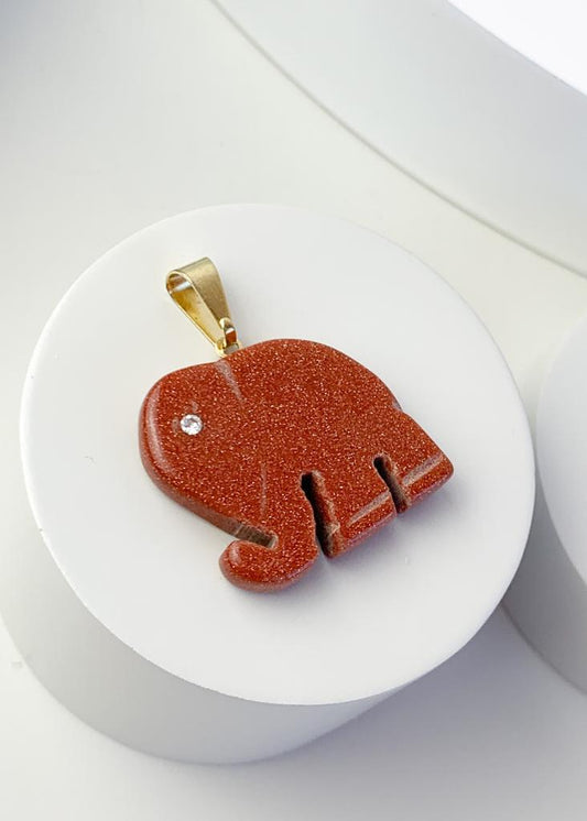 Pingente Goldstone Marrom Elefante Banho Ouro