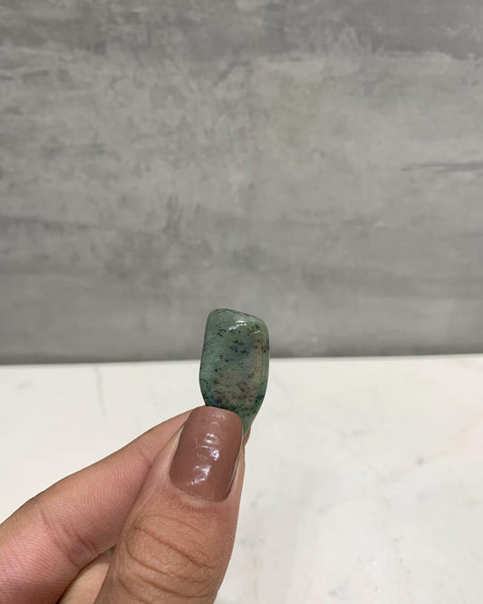 Pedra Grossularia Verde Rolada 6 a 8 gramas