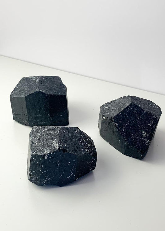 Pedra Turmalina Preta Bruta 540 a 645 gramas aprox.