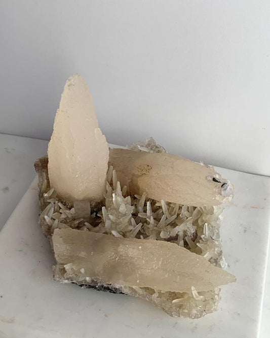 Pedra Calcita Dente de Cão Bruta (Coleção) 440g