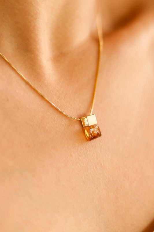 Colar Citrino Cubo Banho Ouro