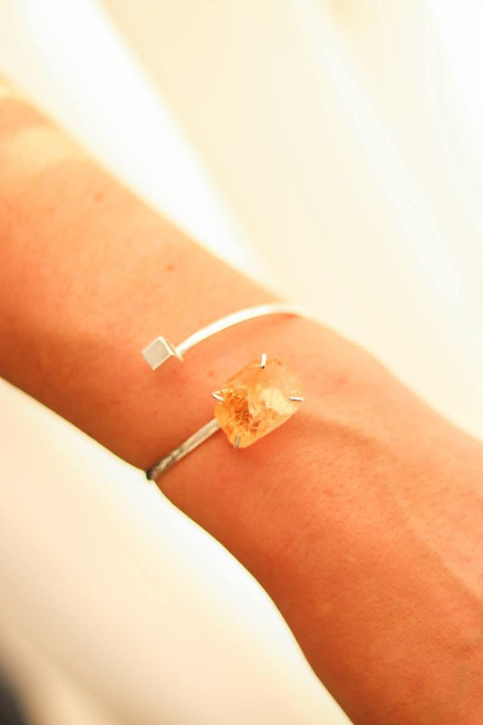 Bracelete Citrino Cubo Banho Prata