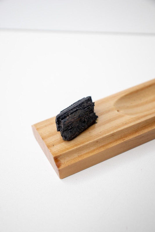 Incensário Turmalina preta single madeira clara