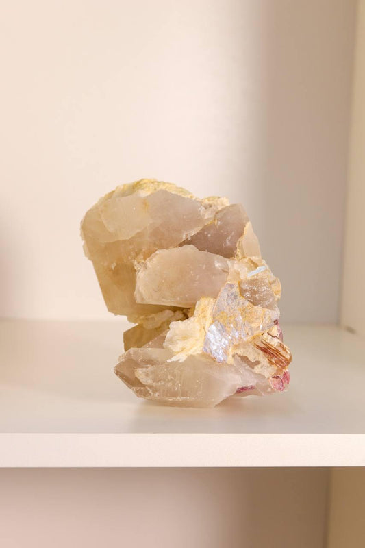 Quartzo Cristal com Inclusão de Mica e Turmalina
