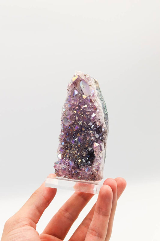 Drusa Titânio Lavanda na Base Acrílica Pequena